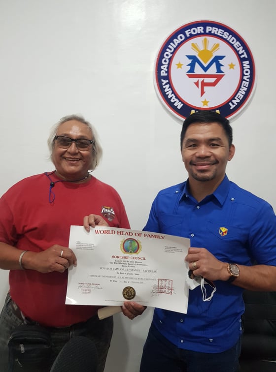 Manny Pacquiao shows off WHFSC membership certificate with GM Butch Sepulveda